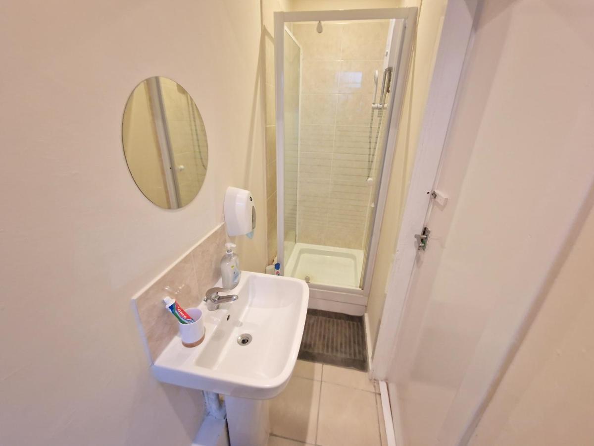 Super Studio With Two Bedrooms - Five Minutes From The Station! Apartament